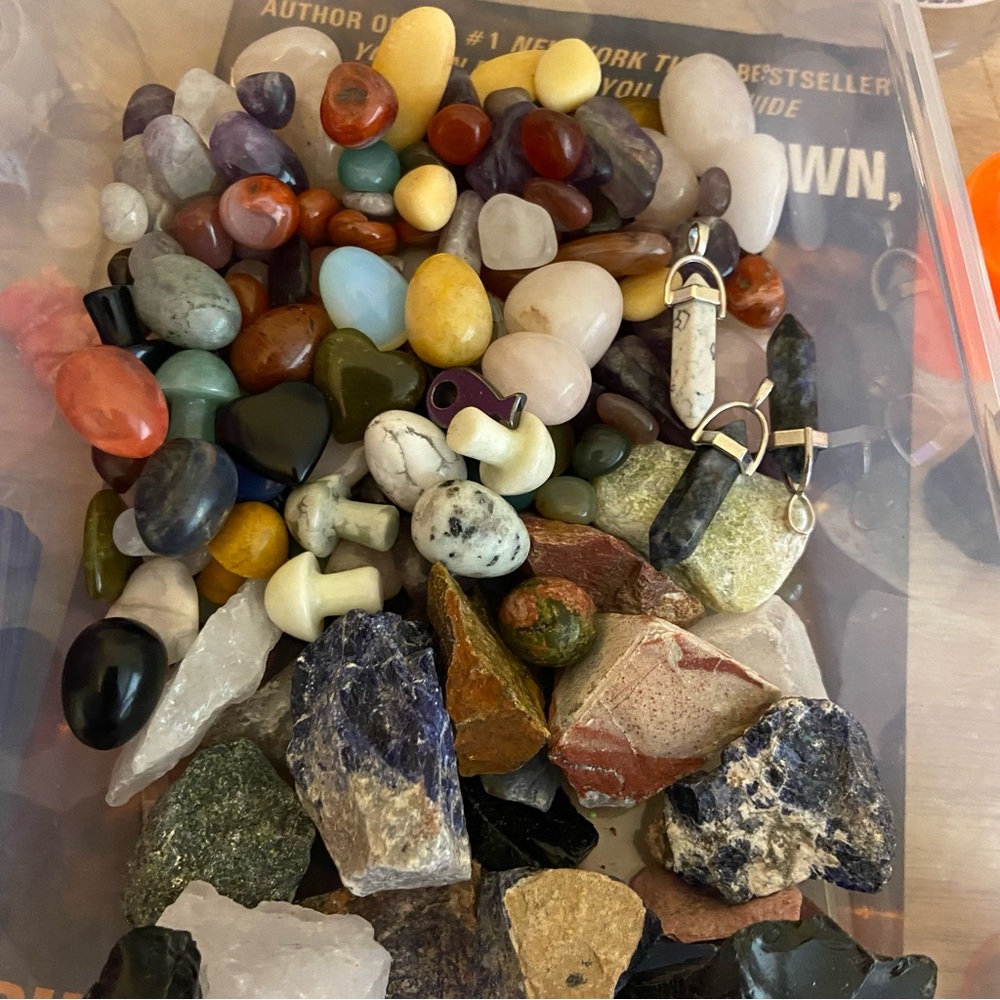 Assorted Gemstones and Crystals mystery box Lilly’s lucky scoops 1/2 pound - Picture 10 of 10